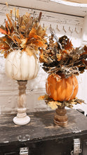 Load image into Gallery viewer, Pumpkins floral on stand
