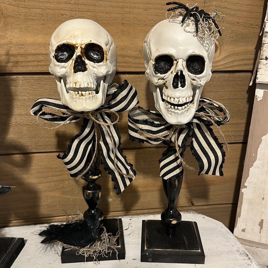 Skull heads on spindles striped Bow