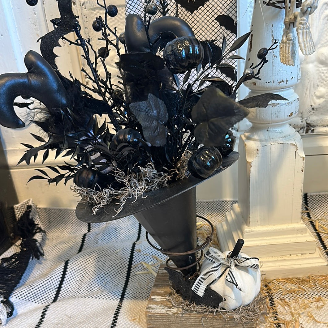 Witch hat arrangement