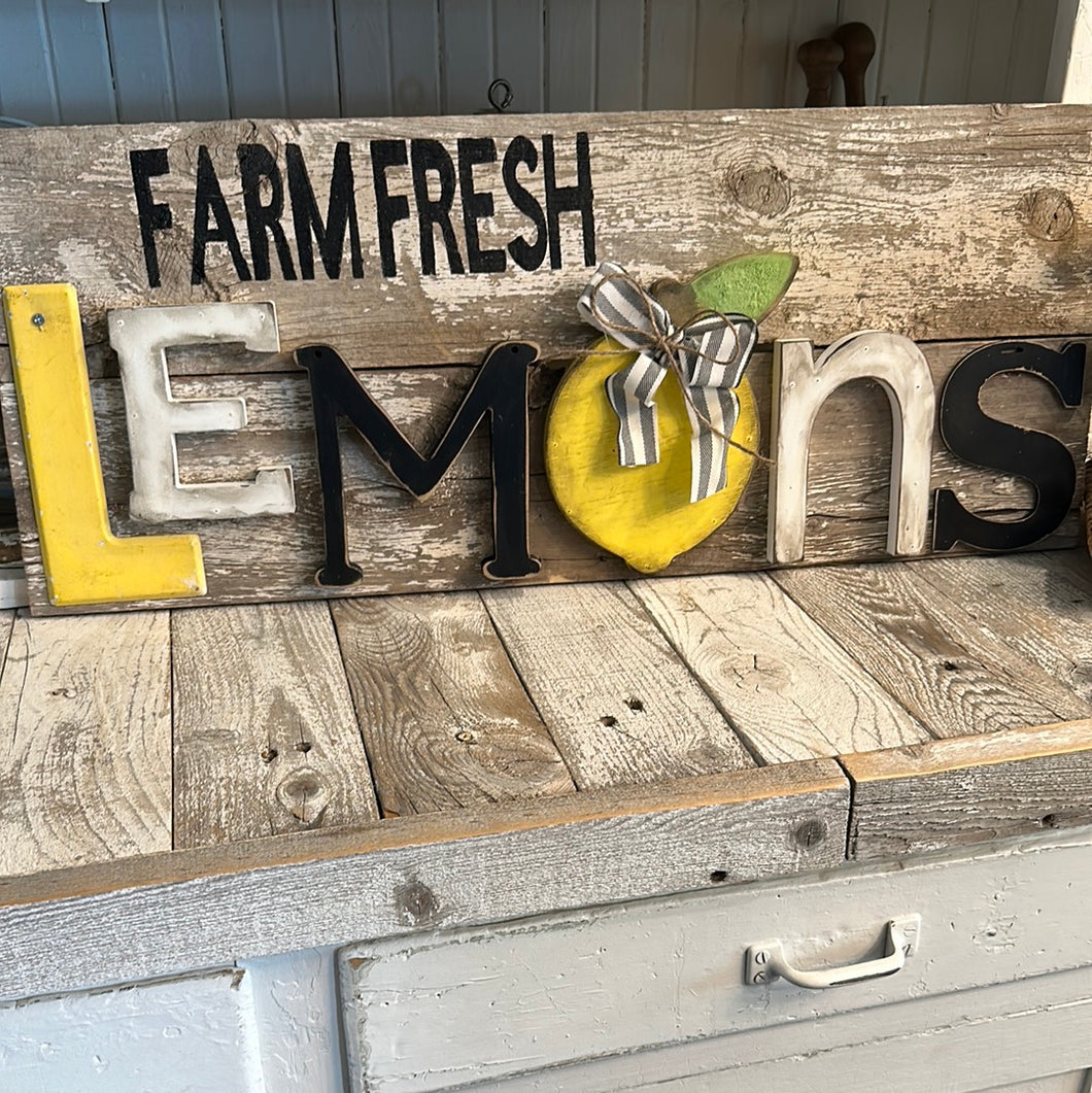 Farm fresh Lemons sign