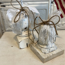 Load image into Gallery viewer, Set of 2 chunky spindle flags
