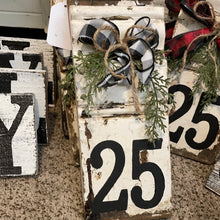 Load image into Gallery viewer, 25 molding ornament
