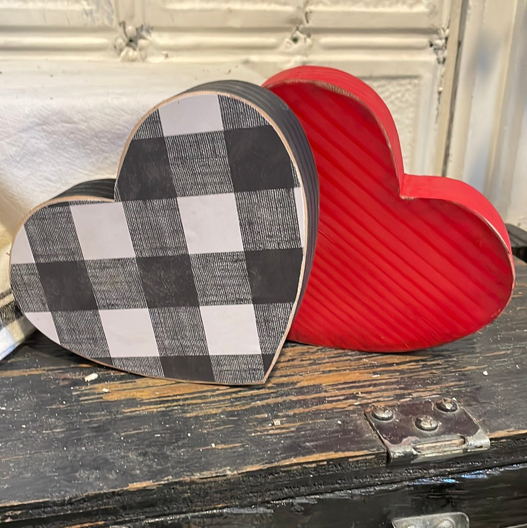 Set of 2 freestanding hearts