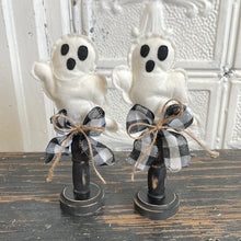 Load image into Gallery viewer, Set of 2 felt ghost
