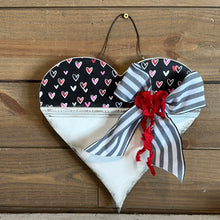 Load image into Gallery viewer, Heart w/ trim
