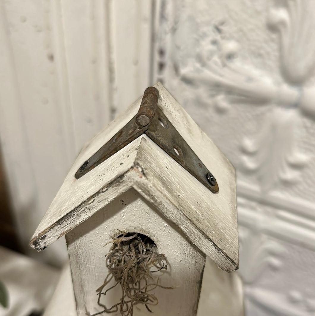Birdhouse on chunky spindle