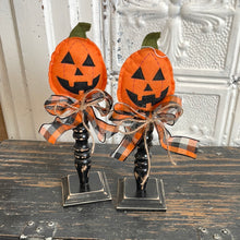 Load image into Gallery viewer, Set of 2 felt jack o lantern
