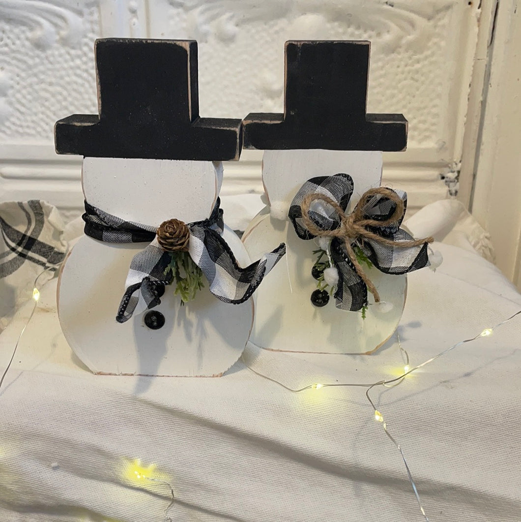 Set of 2 small snowmen