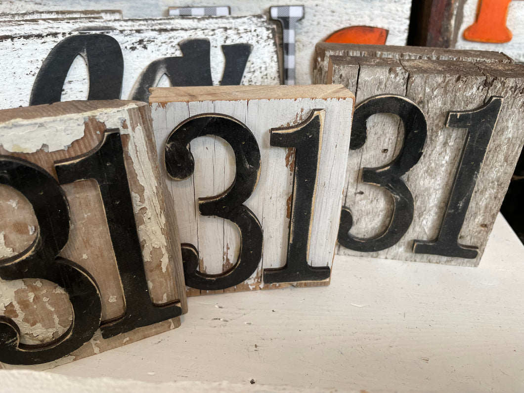 Assorted 31 tiered tray signs