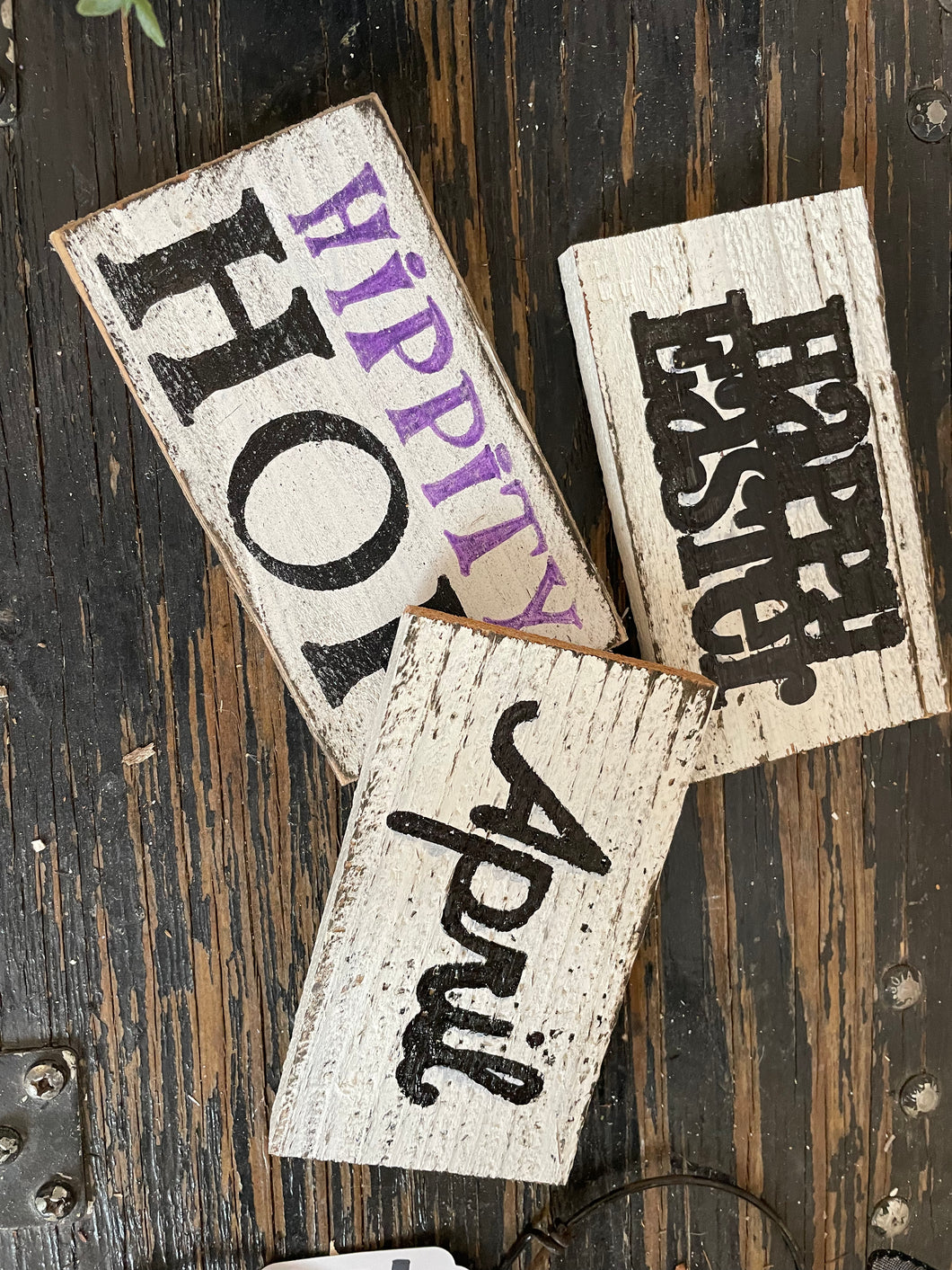 Tiered tray set of three signs