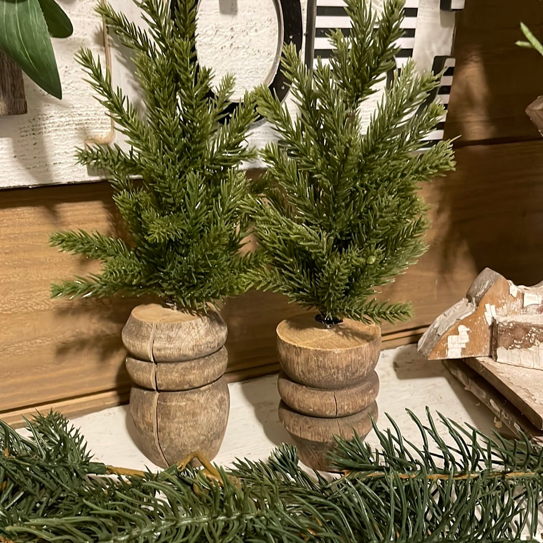 Set of 2 mini trees in spindles