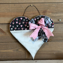 Load image into Gallery viewer, Heart w/ trim
