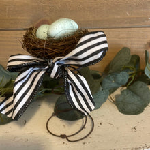 Load image into Gallery viewer, Nest  on spring
