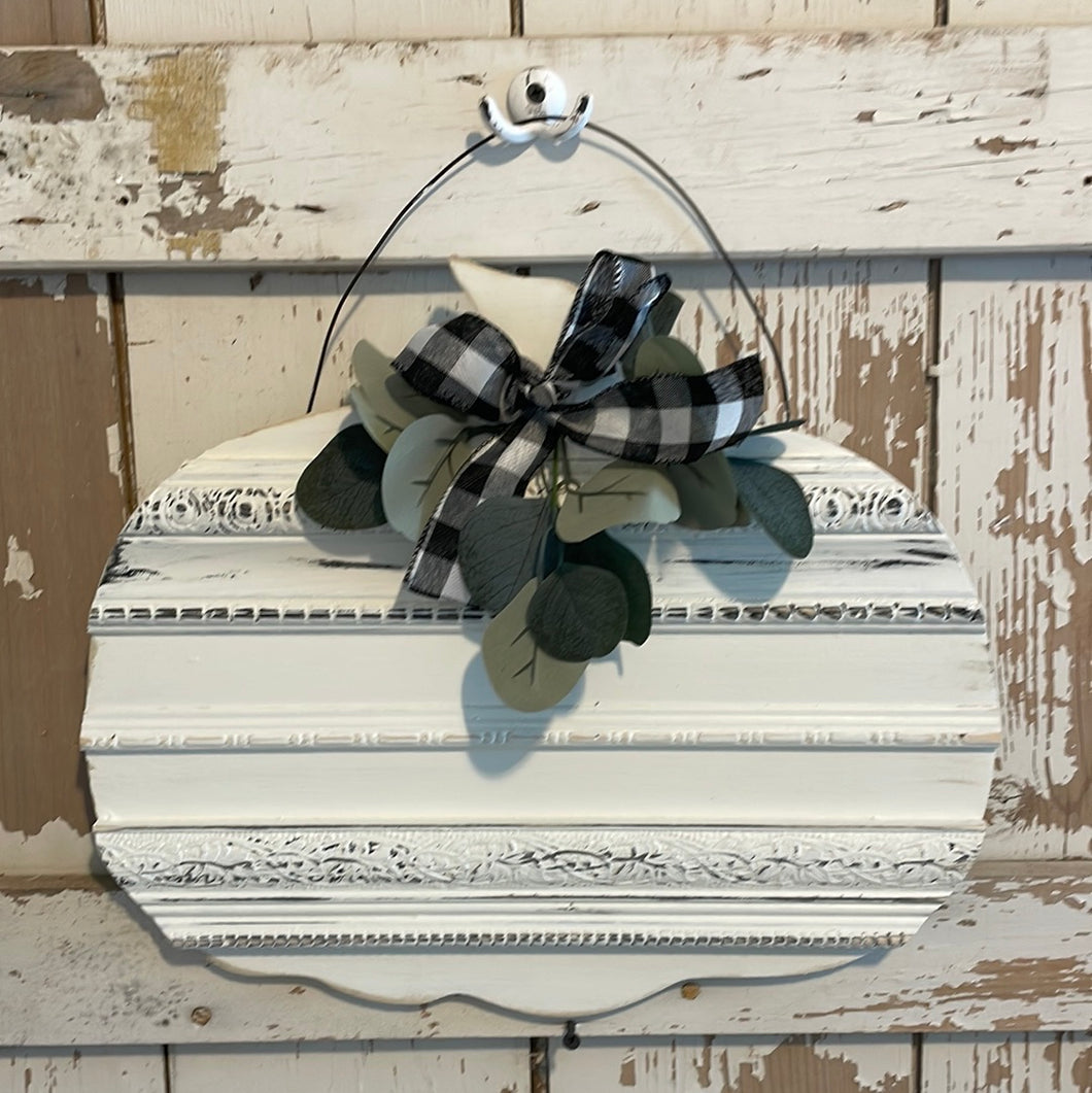 Trim pumpkin white