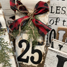 Load image into Gallery viewer, 25 molding ornament
