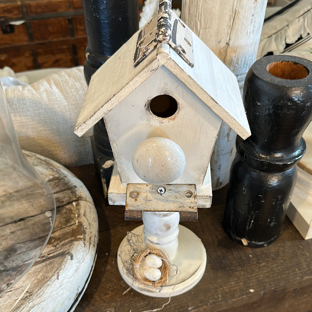 Birdhouse on spindle