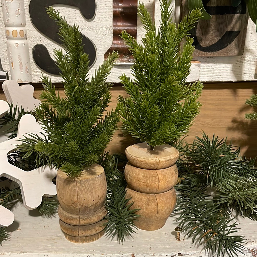 Set of two mini trees in spindles