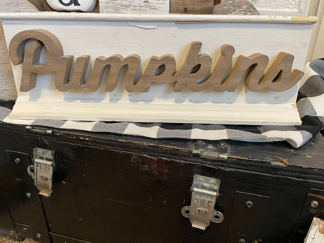 Pumpkins molding sign