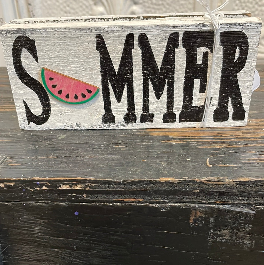 Summer tiered tray signs