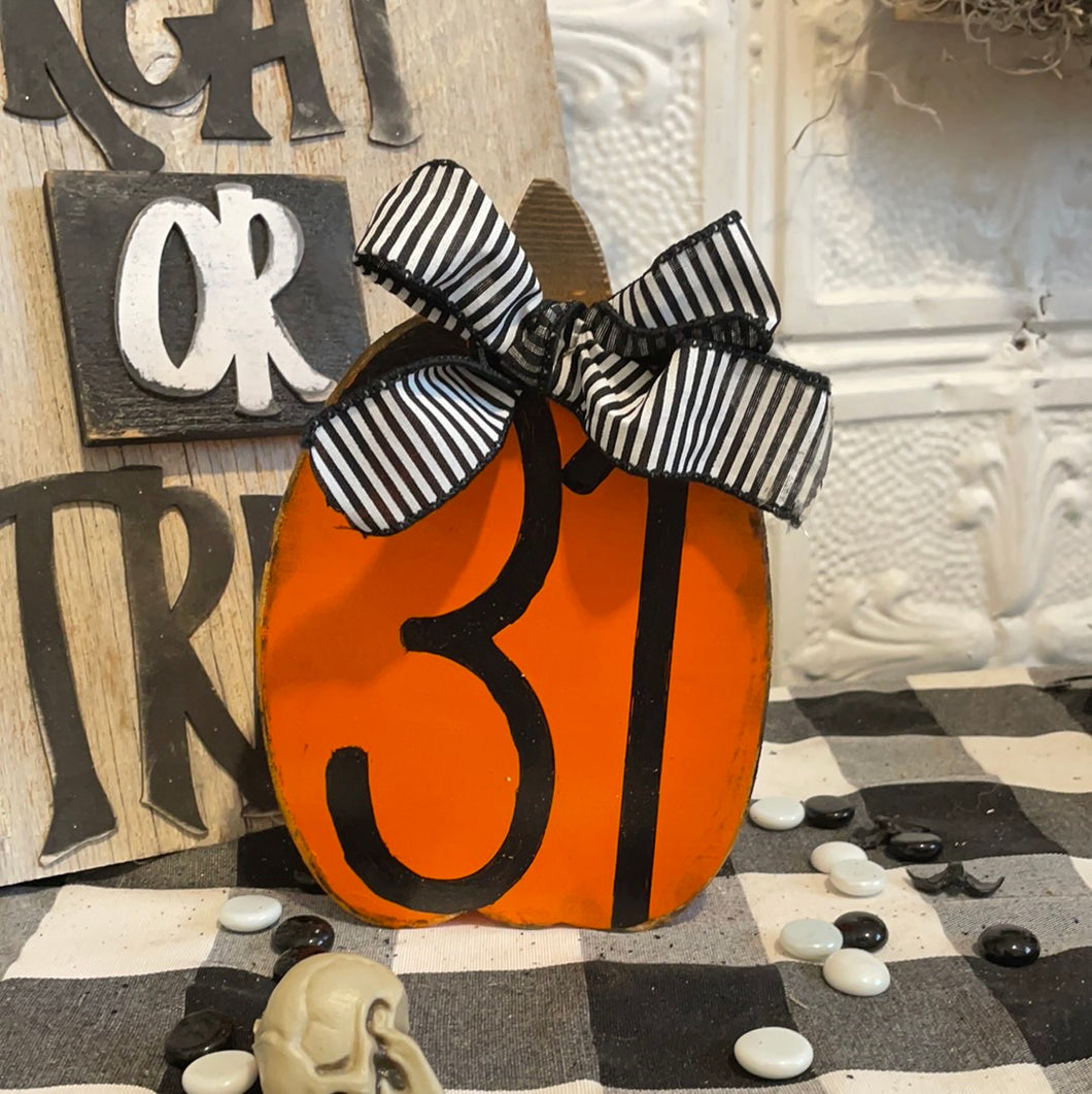 Freestanding 31 pumpkin