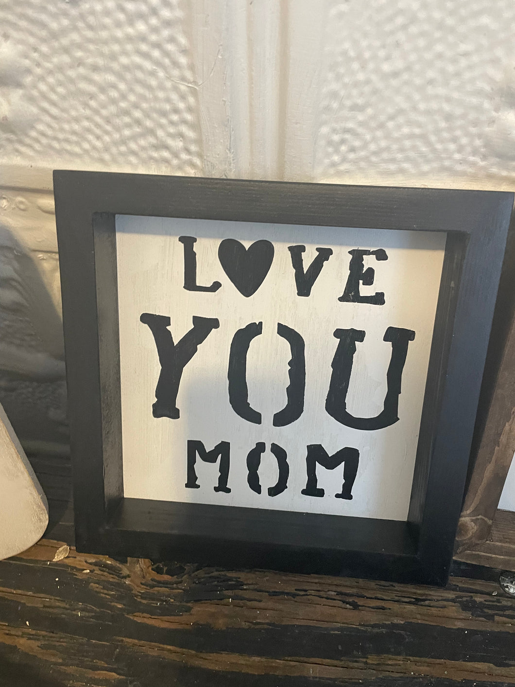 Love U Mom signs