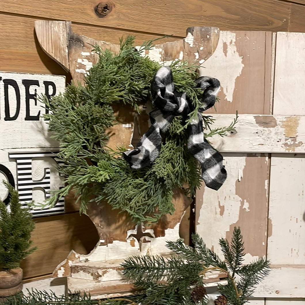 Chippy white Wreath holder