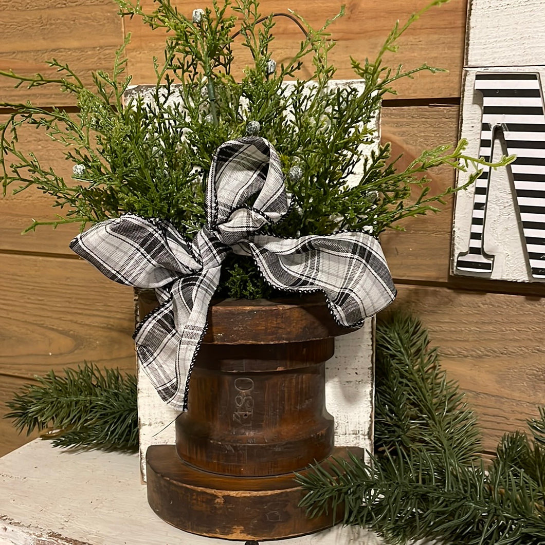 Antique piece with arrangement