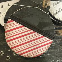 Load image into Gallery viewer, Set of 3 ornaments
