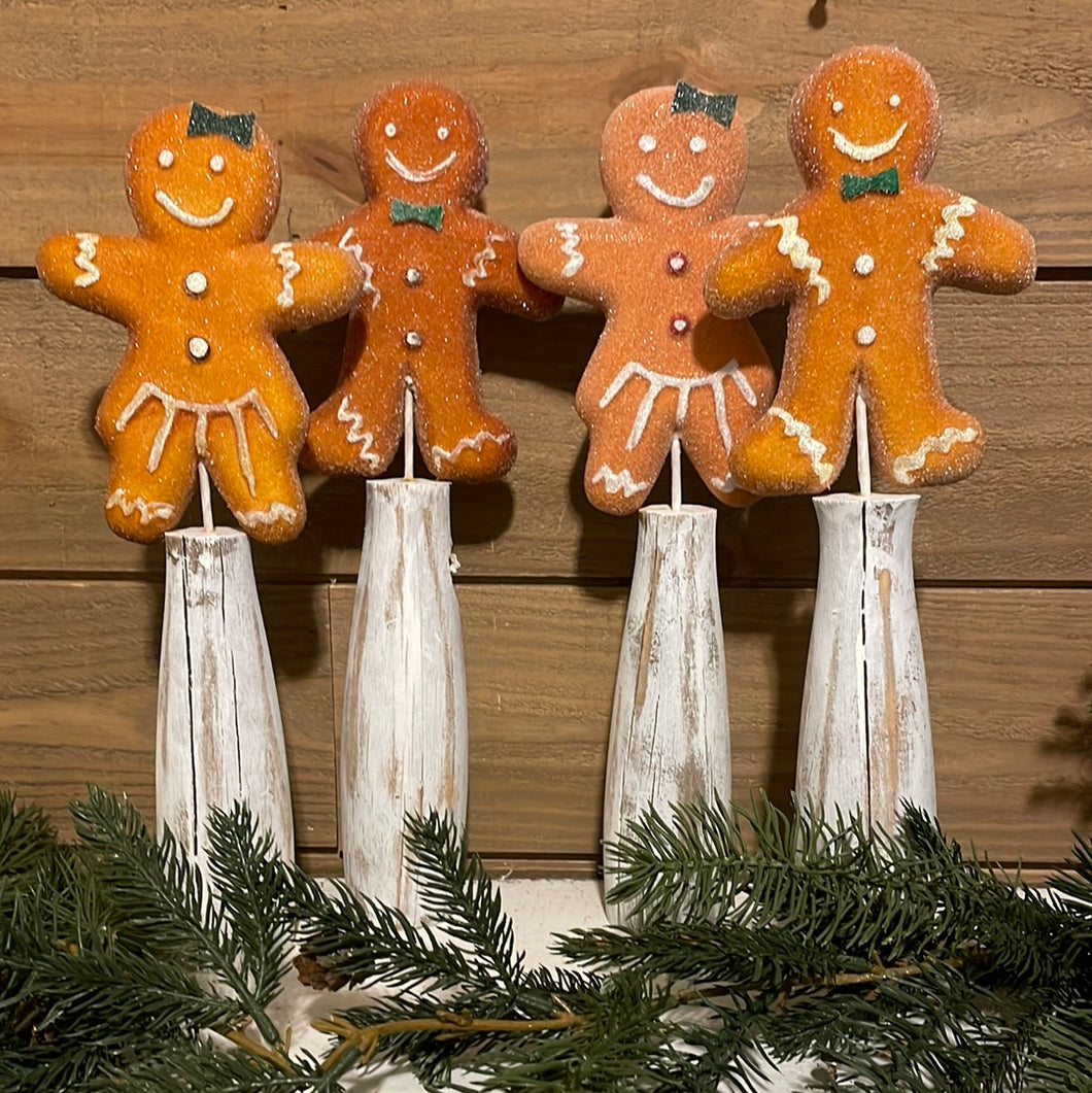 Set of 2 gingerbreads on spindles