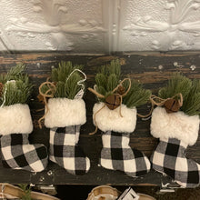 Load image into Gallery viewer, Mini stockings plaid
