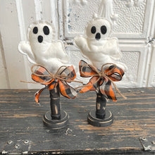 Load image into Gallery viewer, Set of 2 felt ghost
