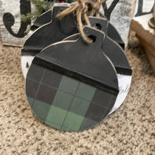 Load image into Gallery viewer, Set of 3 small ornaments
