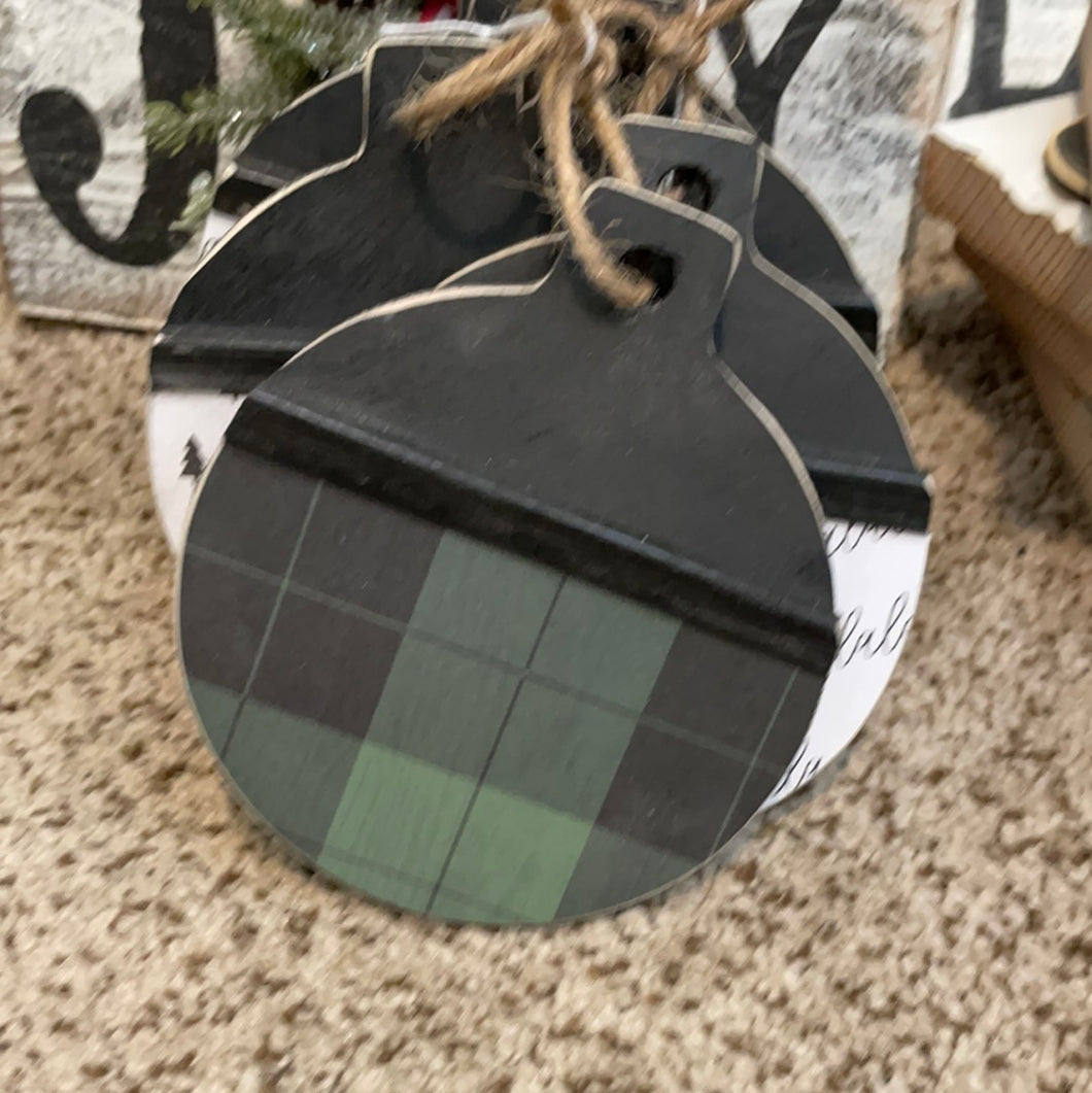 Set of 3 small ornaments
