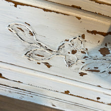 Load image into Gallery viewer, Cute carved flower
