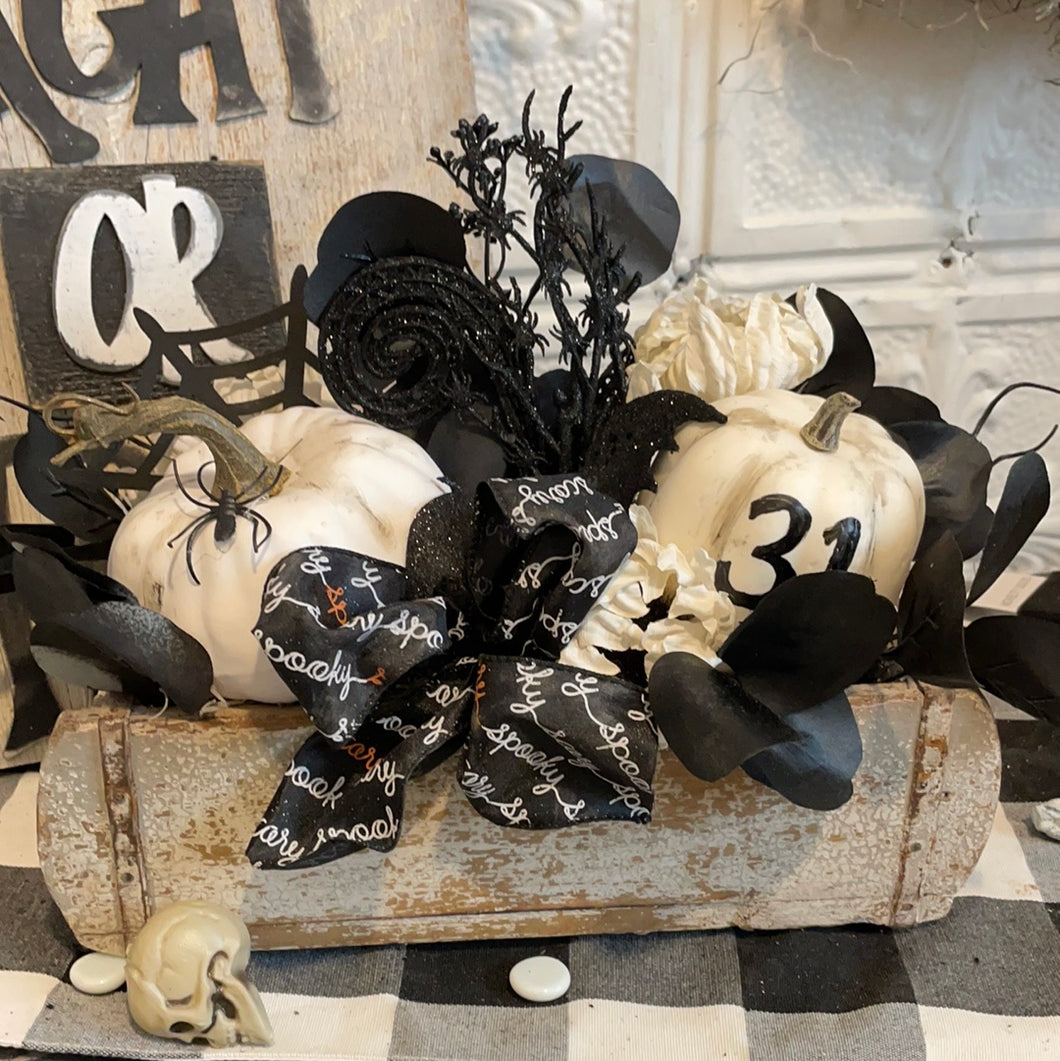 Halloween arrangement