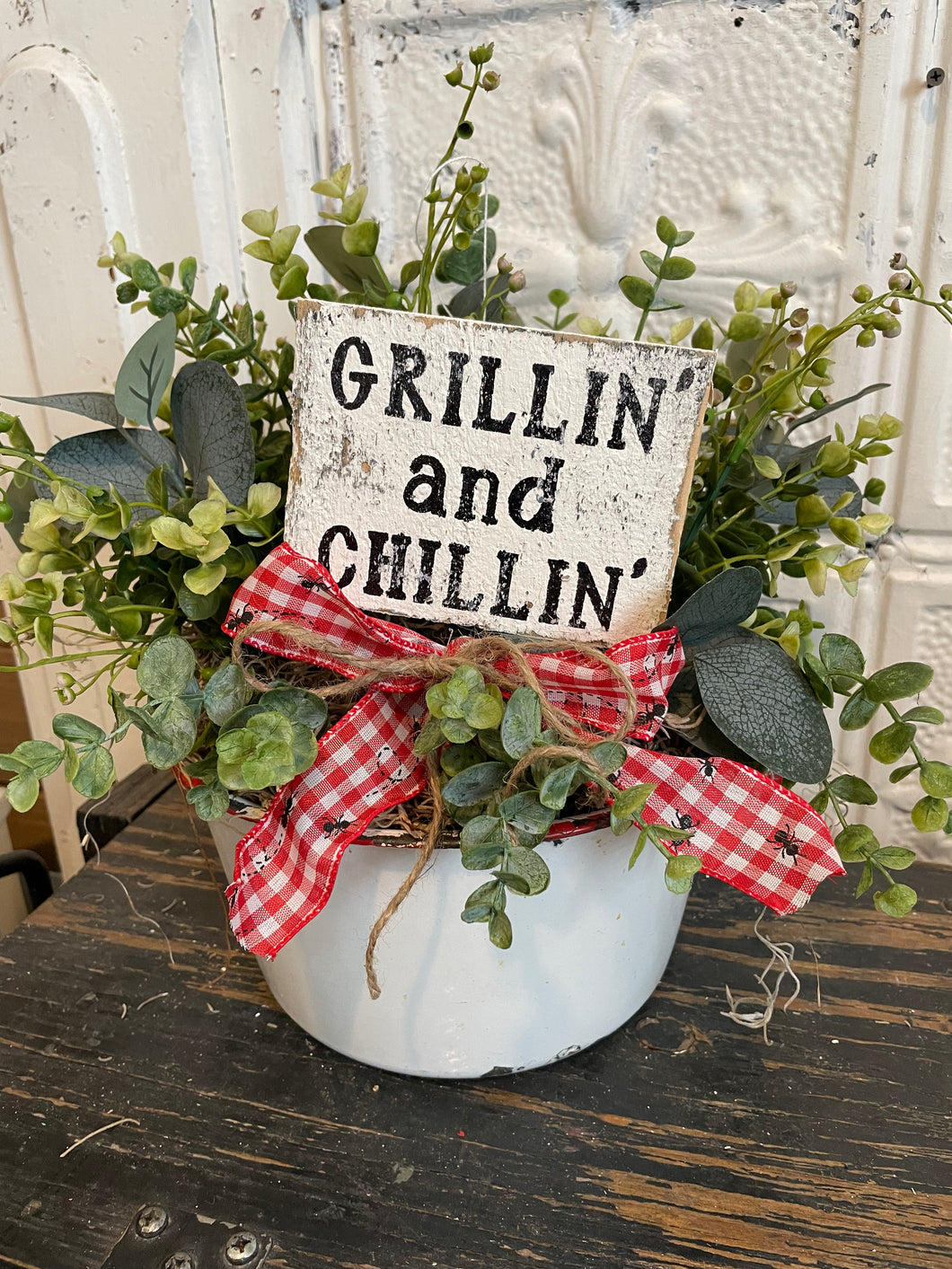 Grilling and chilling arrangement