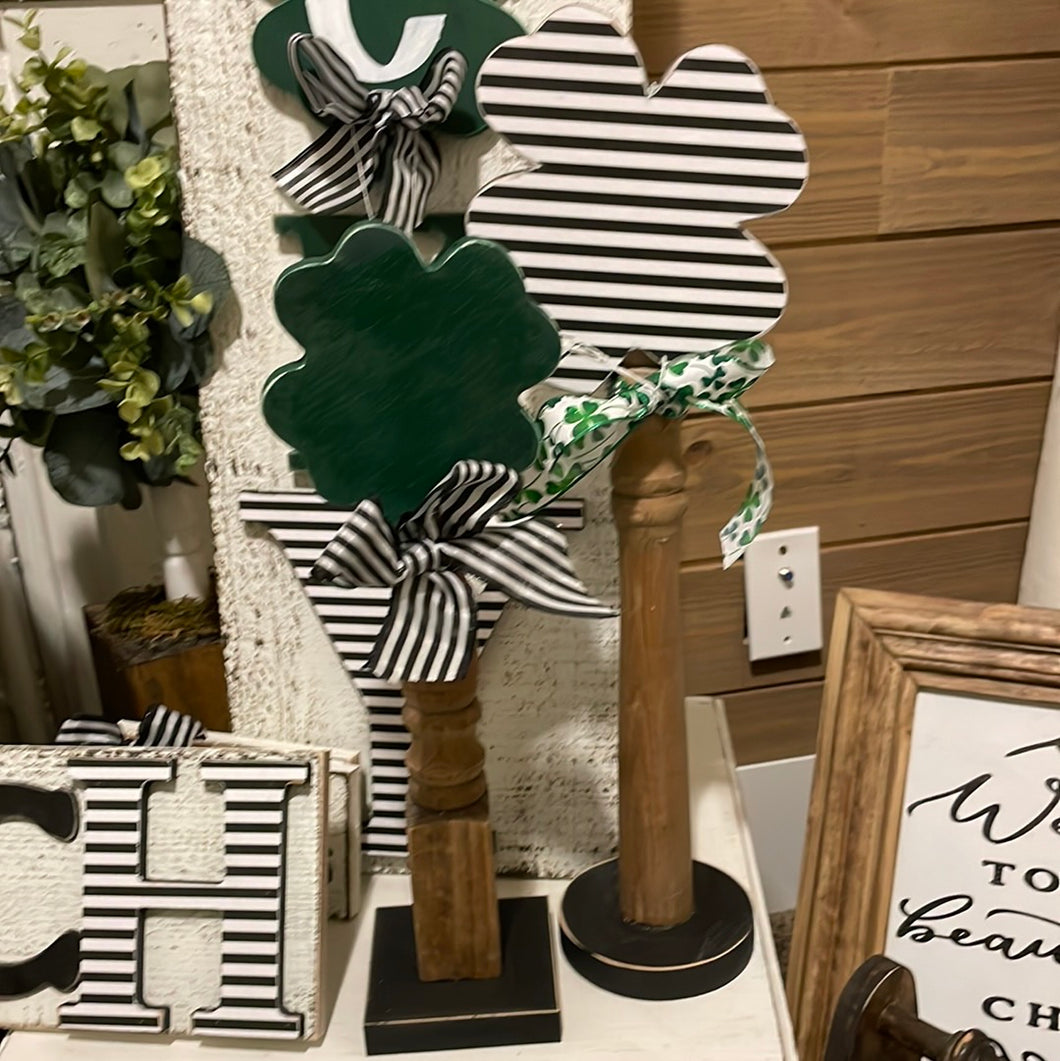 Set of two shamrocks on spindles