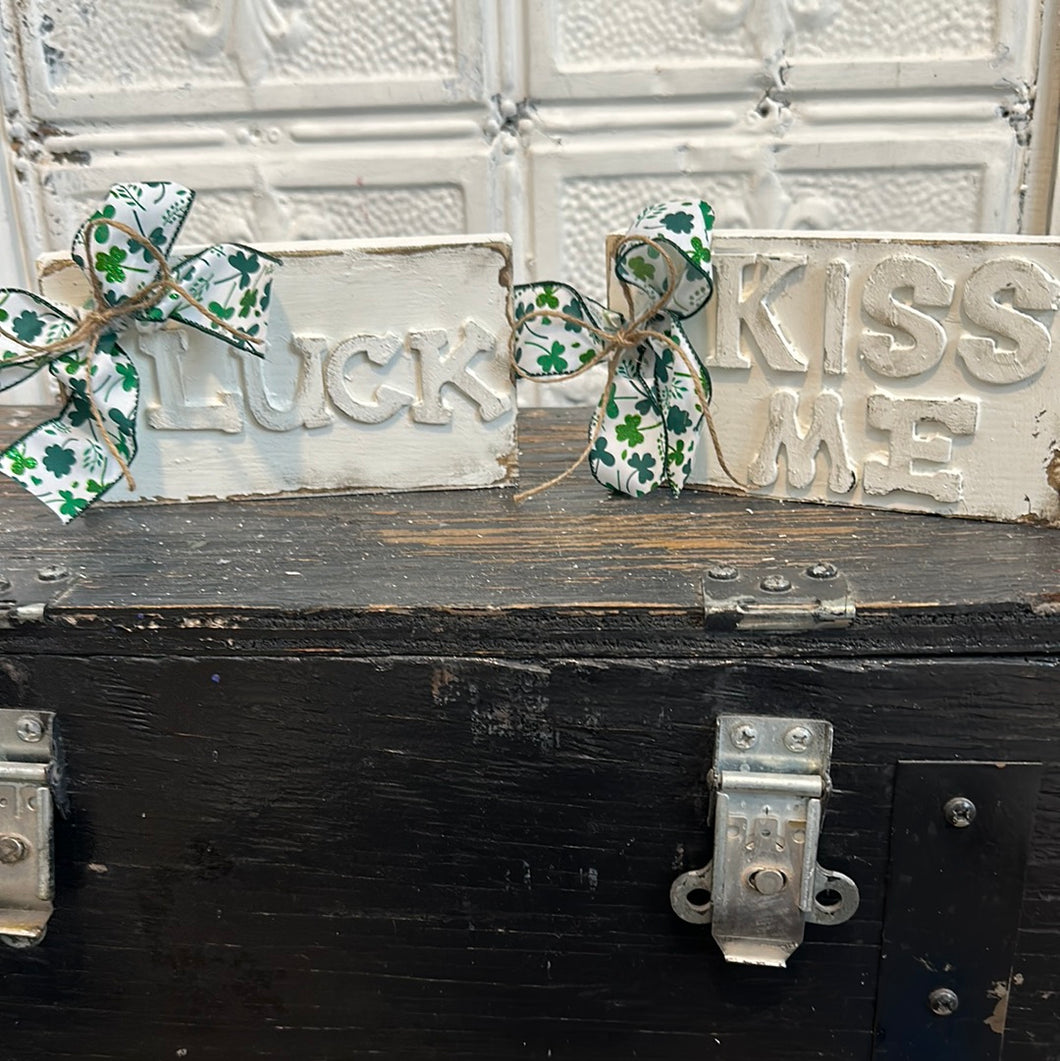 Set of 2 small signs