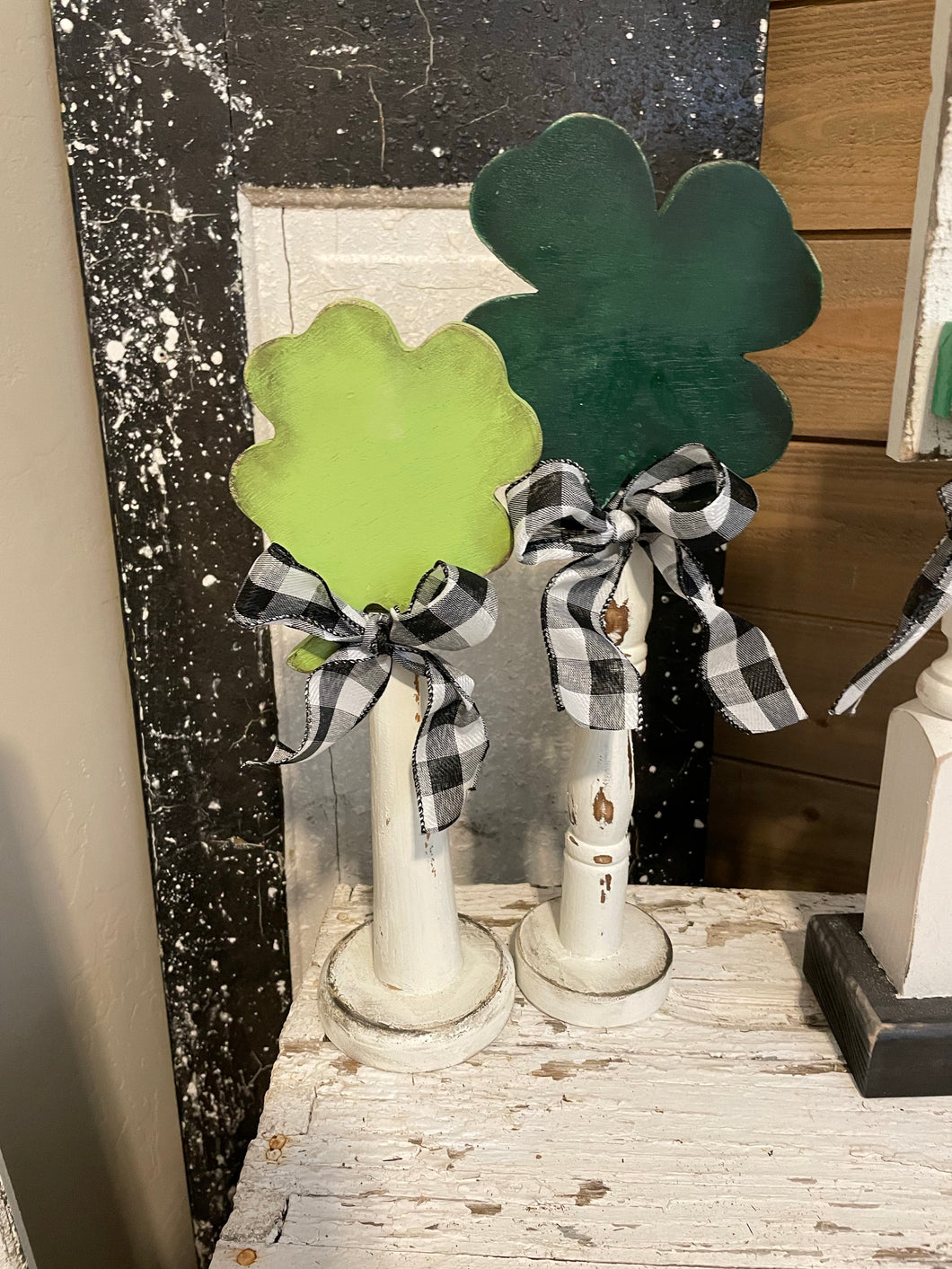 Set of two shamrocks on spindles